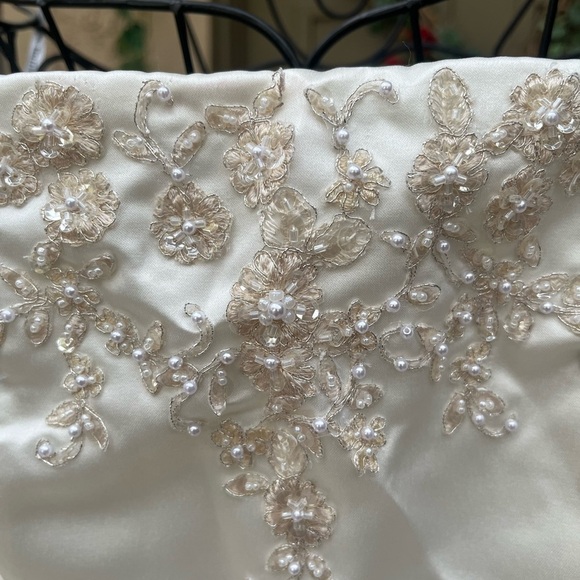 DAVID'S BRIDAL COLLECTION 14W Wedding Dress with Beaded Lace Jacket STYLE#V8835 - Picture 4 of 15